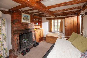 Old Charlie Youngs_Sitting Room- click for photo gallery